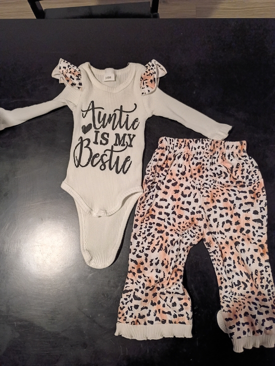 No Brand Other - Baby Girl 2-Piece Outfit Set "Auntie Is My Bestie" Ribbed Bodysuit & Ruffle Flar